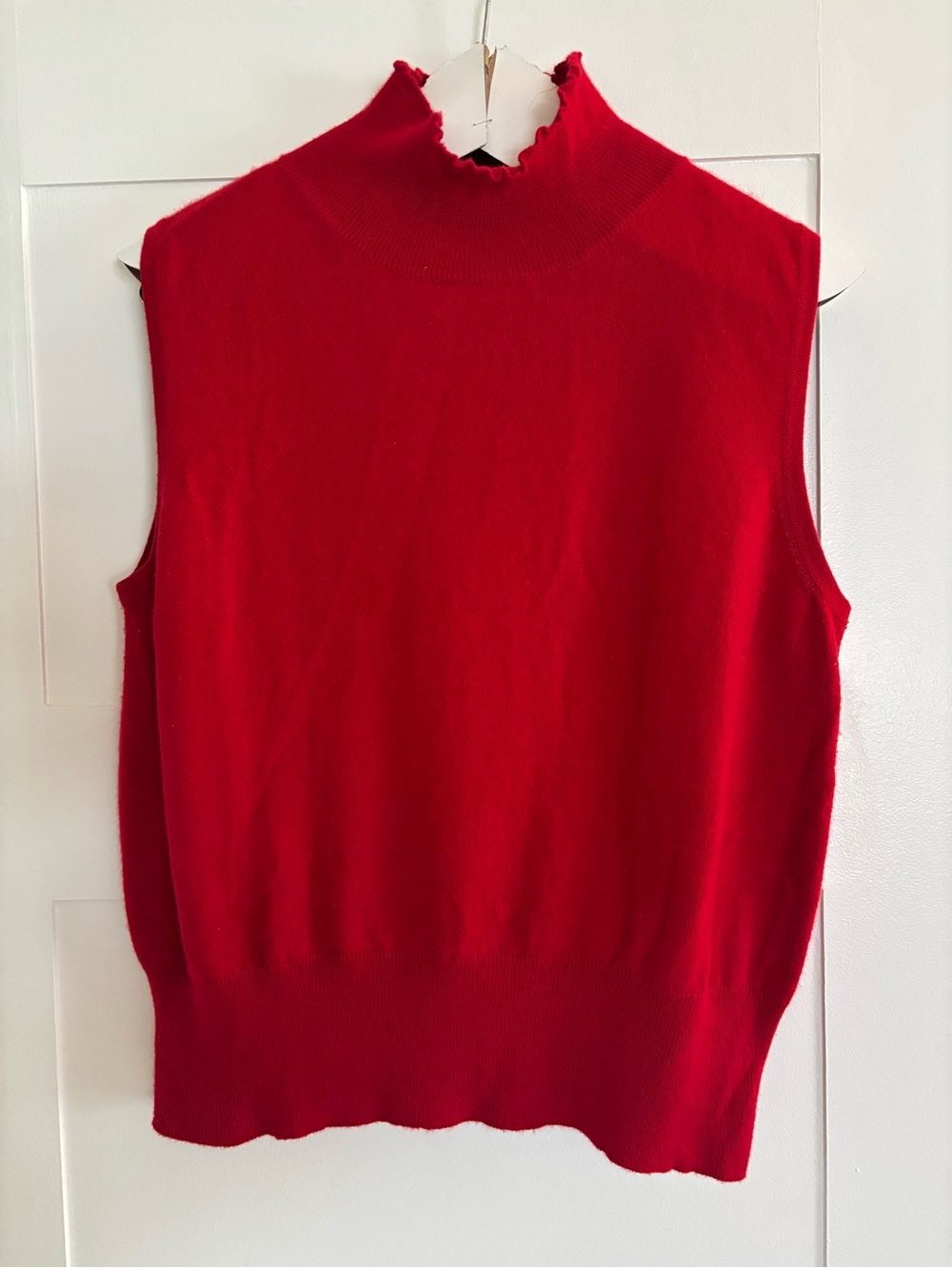 100% cashmere sleeveless turtleneck sweater. Red. St John Sport by Marie Gray